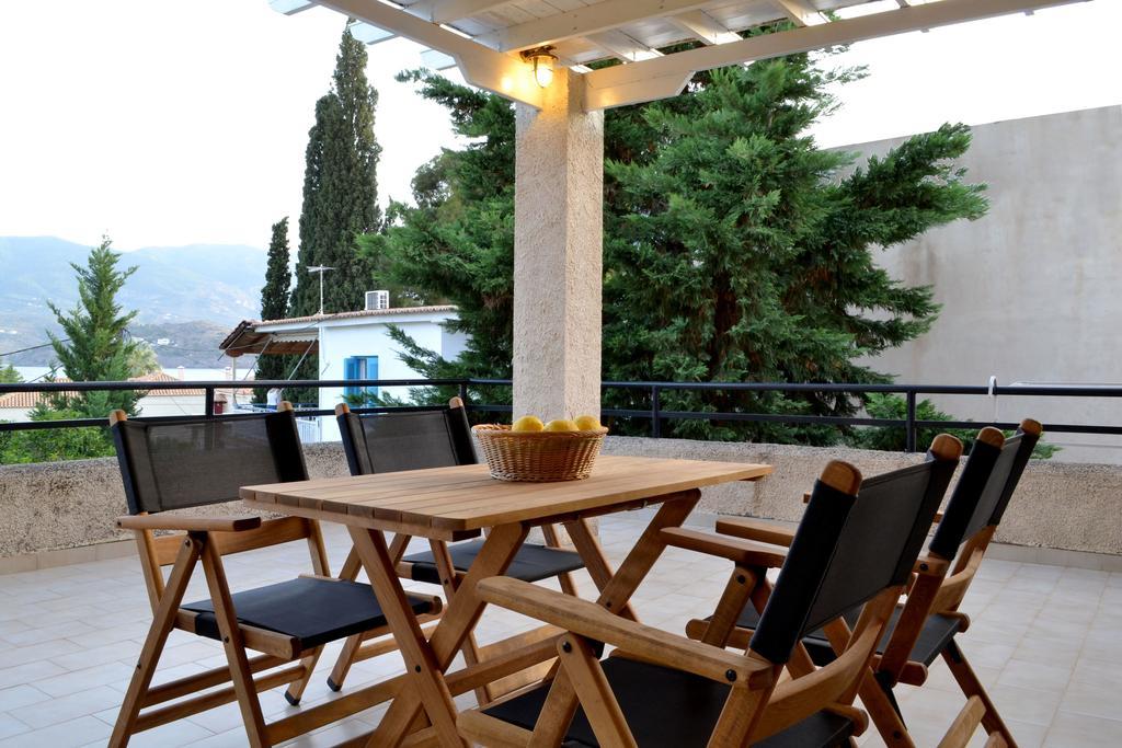 Apartment Yiotevi Poros Town