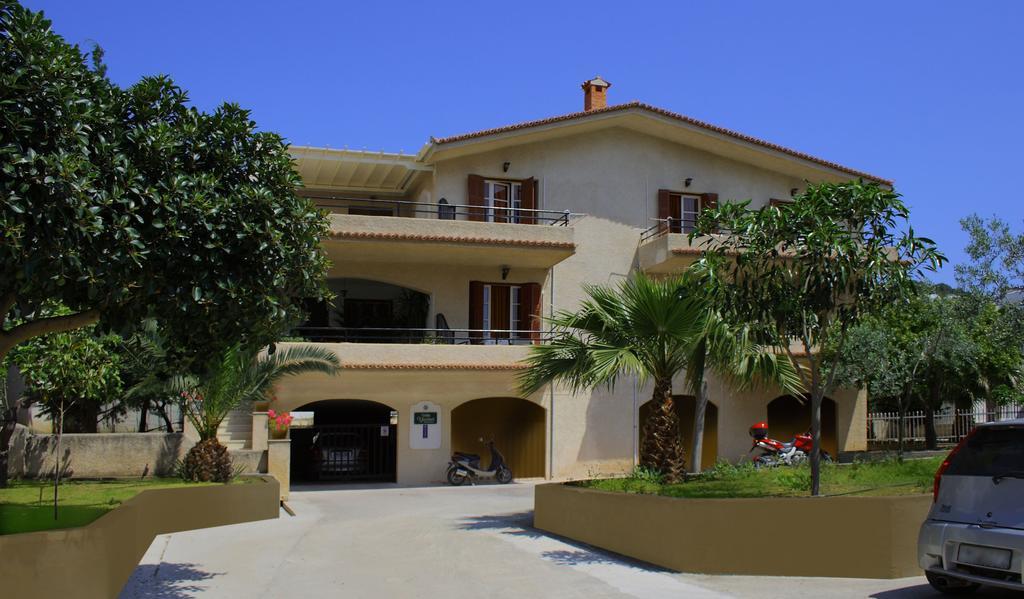 Yiotevi Poros Town